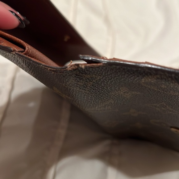 Authentic Louis Vuitton wallet - Picture 4 of 11